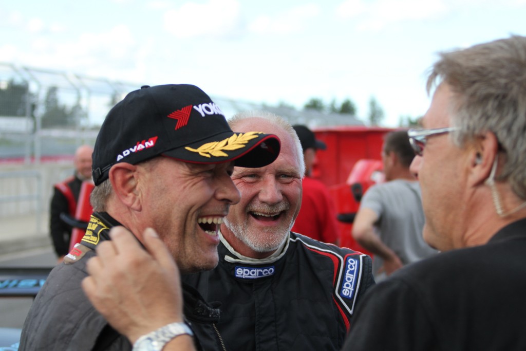 Rune Ydstebø og Per Frost diskuterer løbet efter heat 3 – noget tyder på at de syntes det var et godt løb
(Foto: Keld Dohm)